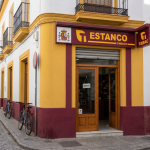 Devanture d'un bureau de tabac officiel illustrant le prix tabac espagne en 2026.